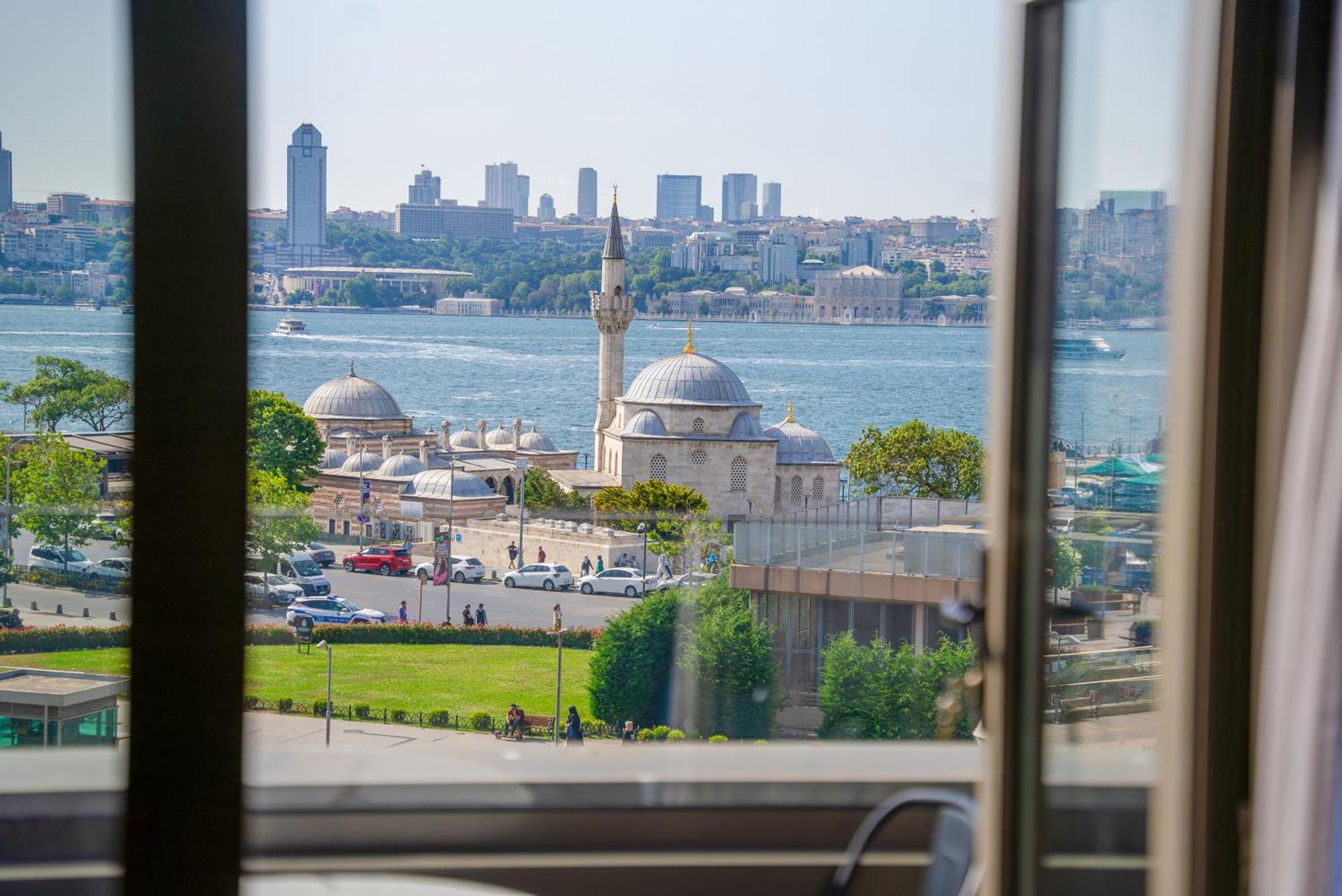 The Palm Bosphorus Hotel Istanbul Bagian luar foto