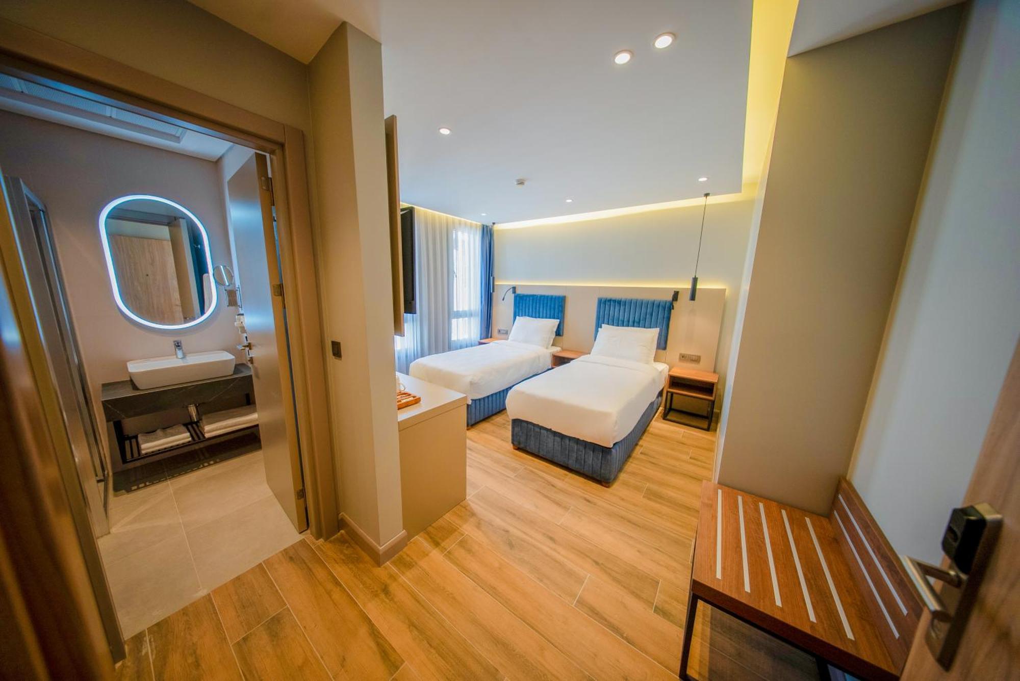 The Palm Bosphorus Hotel Istanbul Bagian luar foto